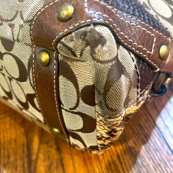 Coach patchwork purse, good used condition. Made of leather, suede, fabrics. - Picture 8 of 16